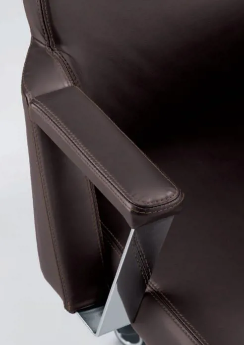 Rovo Chair rovo-xz-leder.jpg